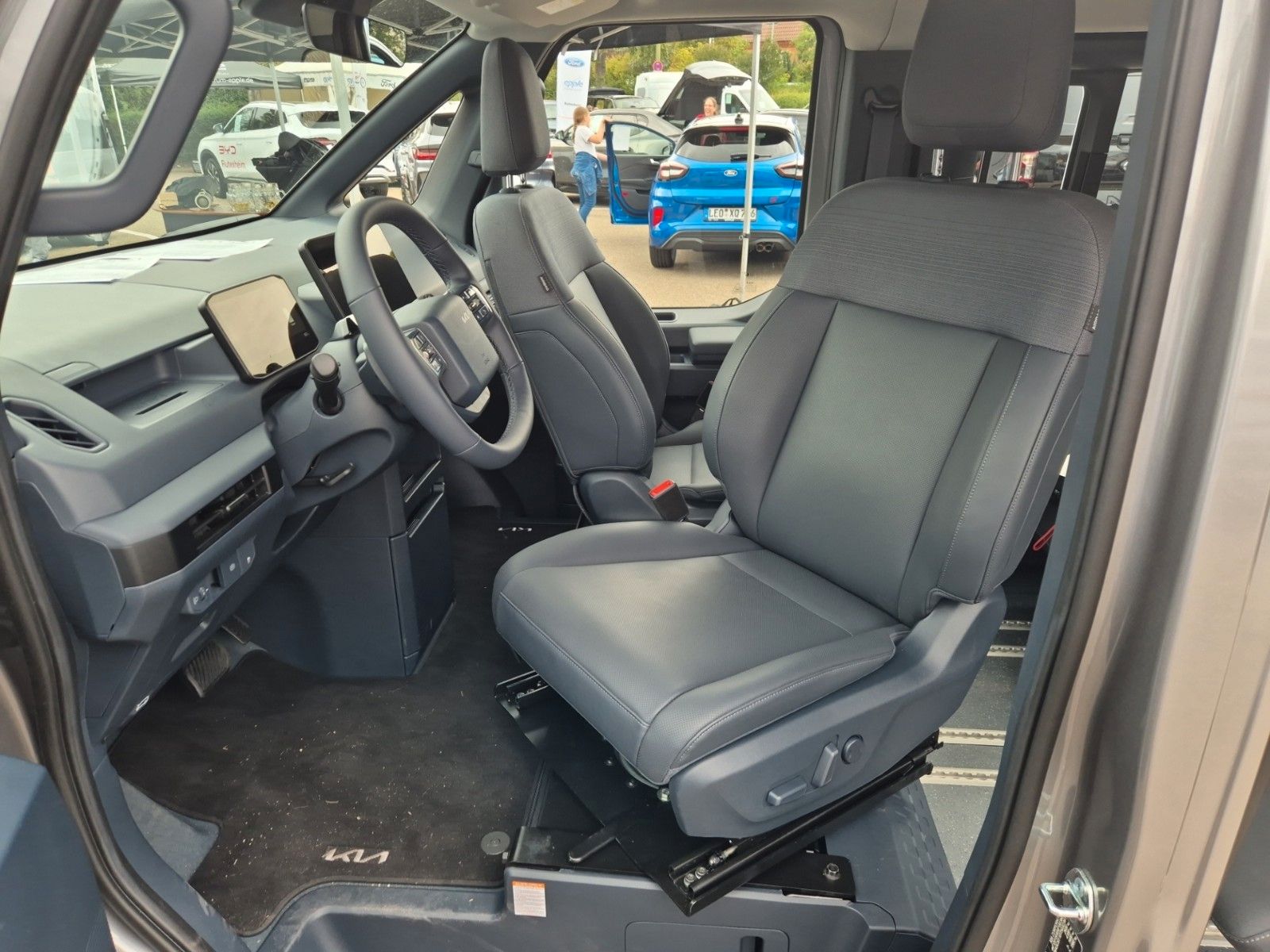 Fahrzeugabbildung Kia PV5 Passenger Sonderumbau Schienensystem Camper