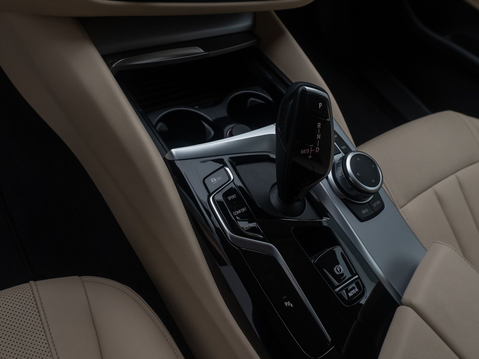 Fahrzeugabbildung BMW 520i HUD HiFi DAB Kamera Leder Alarm 4xKlima