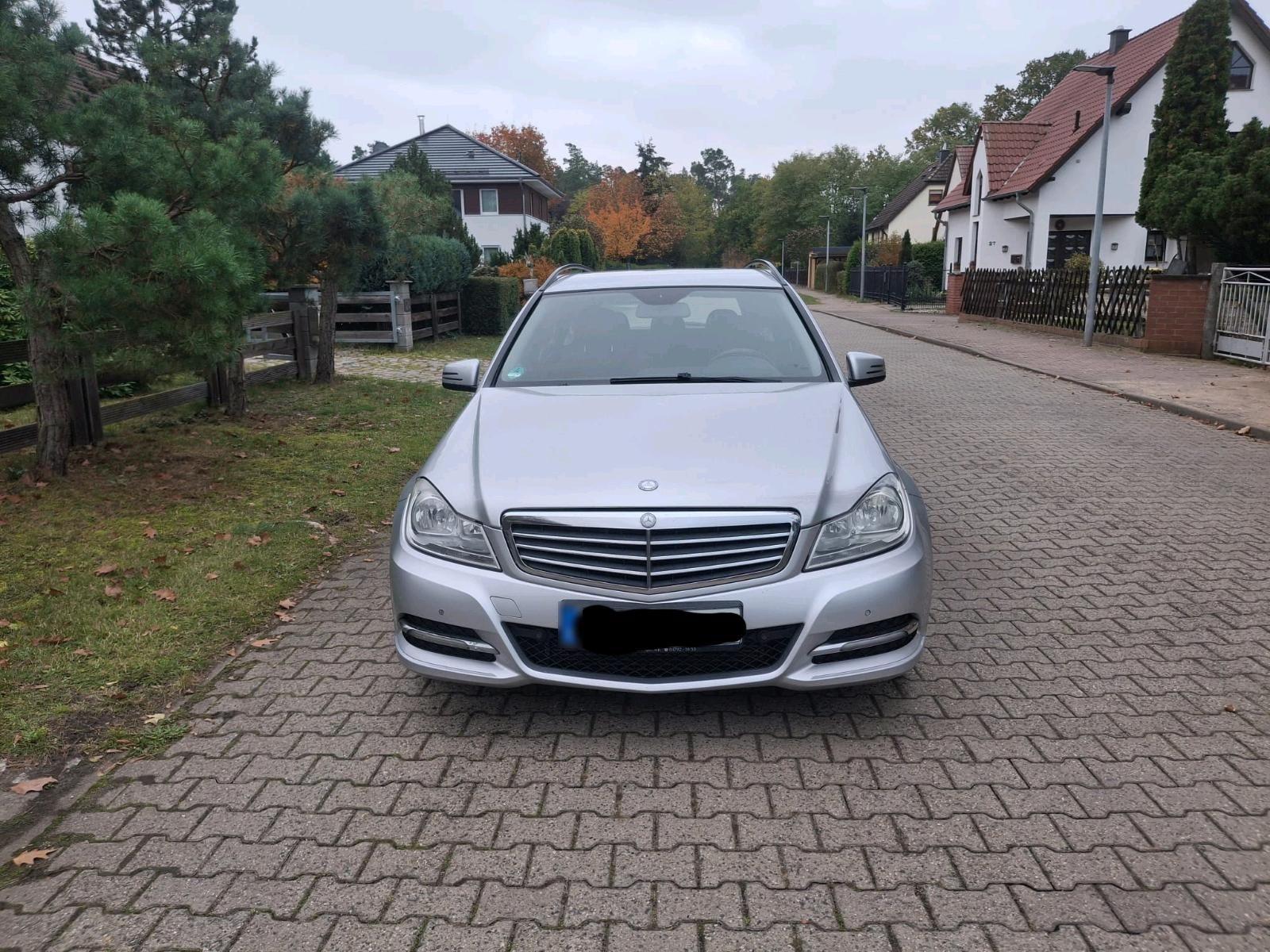 Mercedes-Benz C220 2011 — rear view