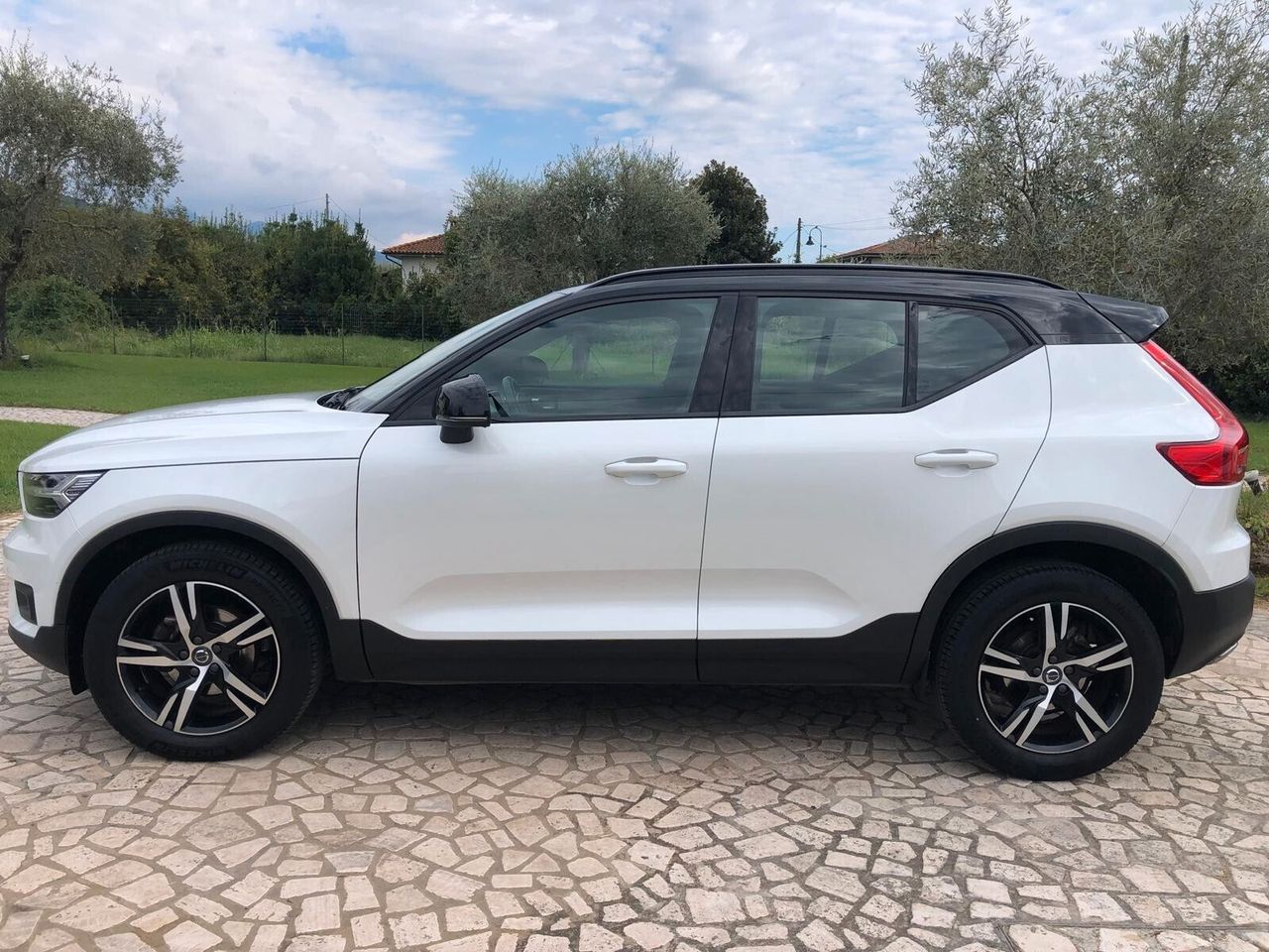 Volvo XC40 D3 Geartronic R-design UNICO PROPRIET imagem 3
