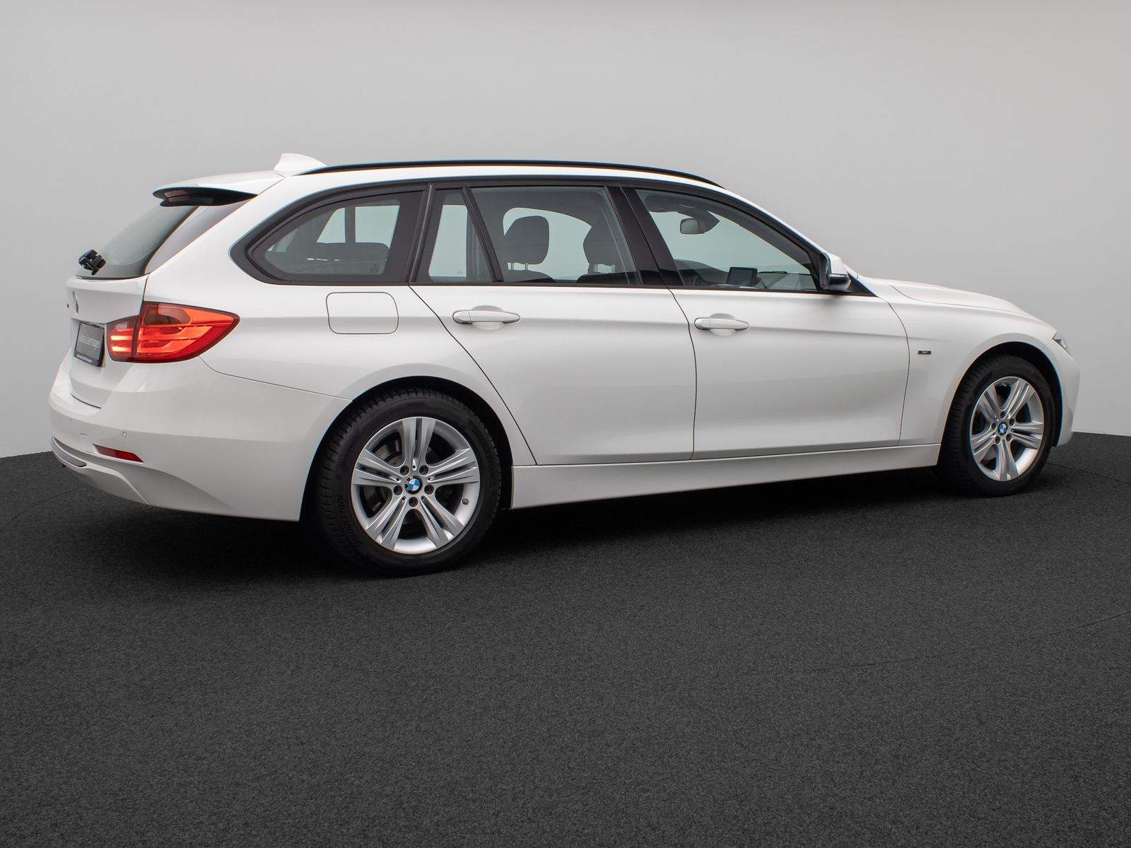 Fahrzeugabbildung BMW 320d Sport Line Xenon NaviPro HUD PDC FernlichtA