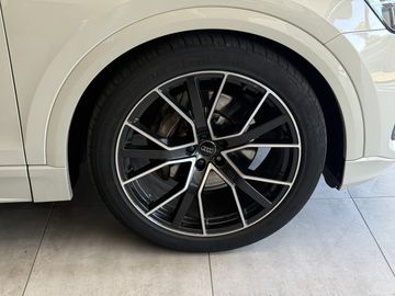 Audi Q8 - 11