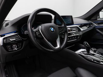 Fahrzeugabbildung BMW 520d xD Tour Sport Line Pano H/K Exklusiv Paket