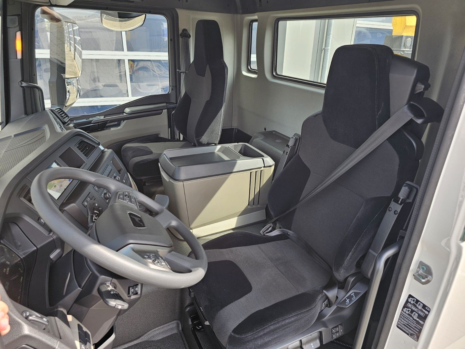 Fahrzeugabbildung MAN TGS 26.480 Abrollkipper HYVA 20-60-S / 7m Cont.