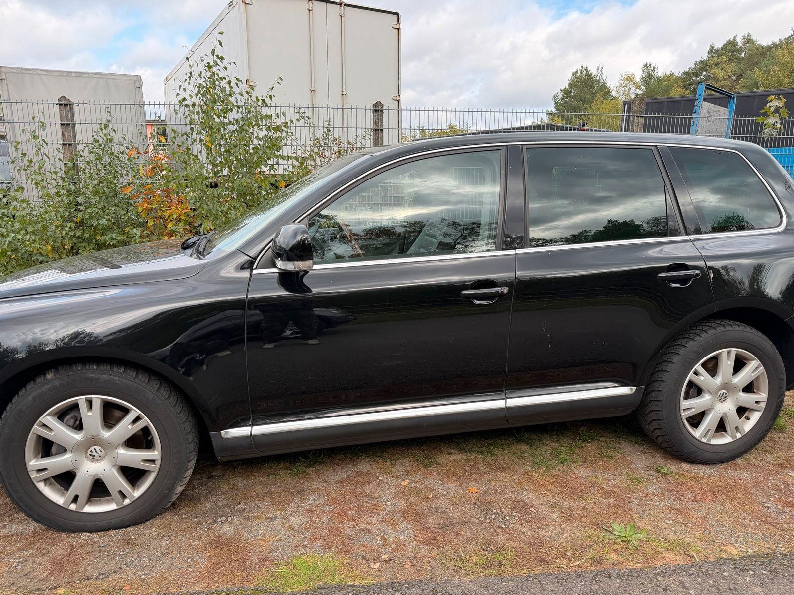 Volkswagen Touareg 2006 — rear view