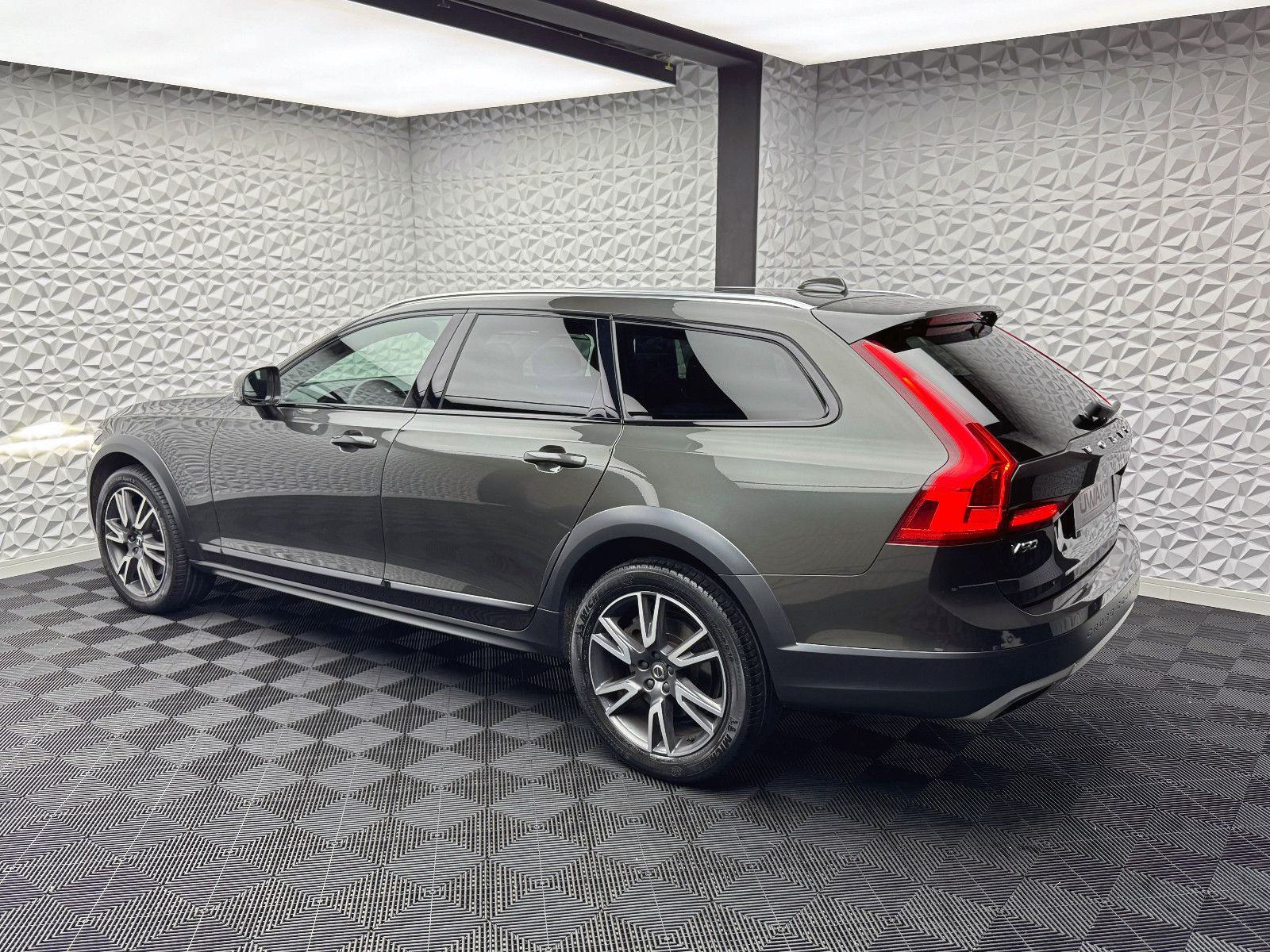 Fahrzeugabbildung Volvo V90 CROSS COUNTRY D5 AWD/360°/ACC/PANO/HUD/LED