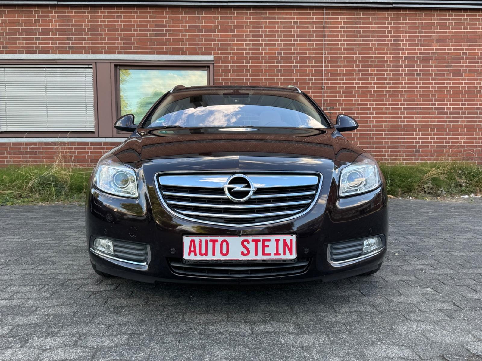 Opel Insignia 2012 — rear view