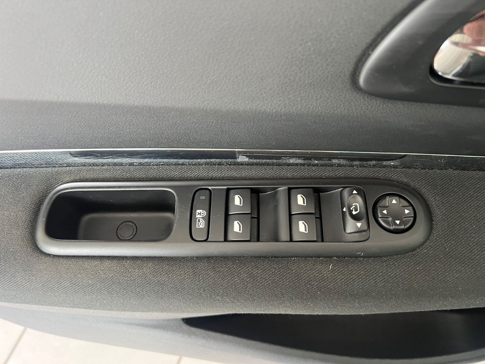 Fahrzeugabbildung Peugeot 3008 Business-Line Automatik