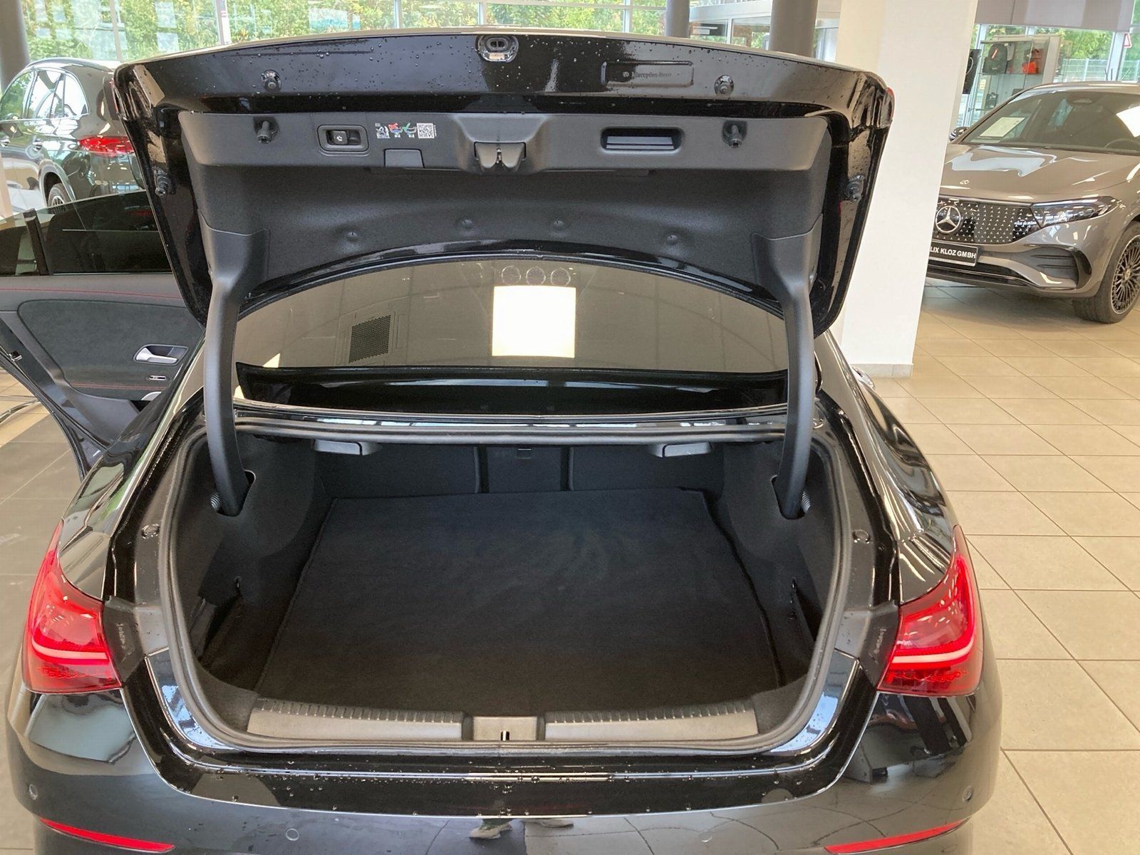 Fahrzeugabbildung Mercedes-Benz CLA 180 AMG Plus*Pano*HUD*360°*MBeam*AHK*Totwink