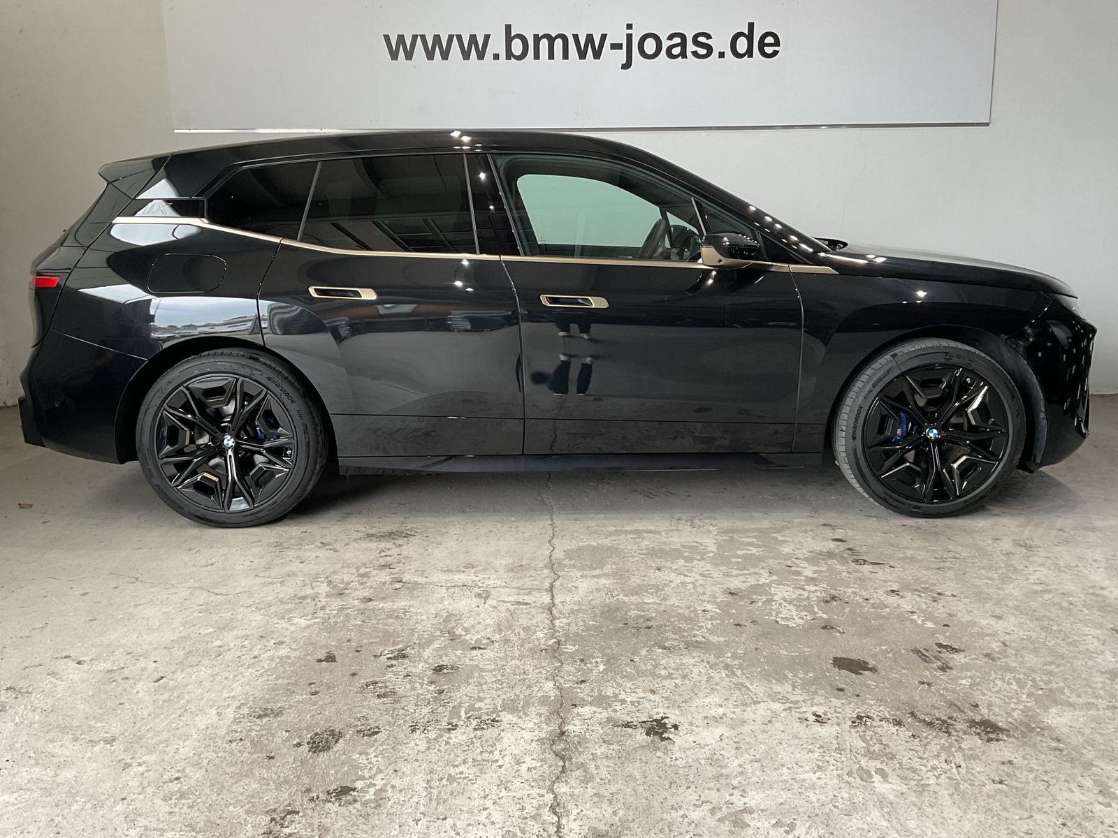 Fahrzeugabbildung BMW iX xDrive60 |Sitzbelüftung |Sky Lounge |M Sportp
