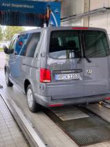 Volkswagen T6 Caravelle - graue Volkswagen T6 Caravelle