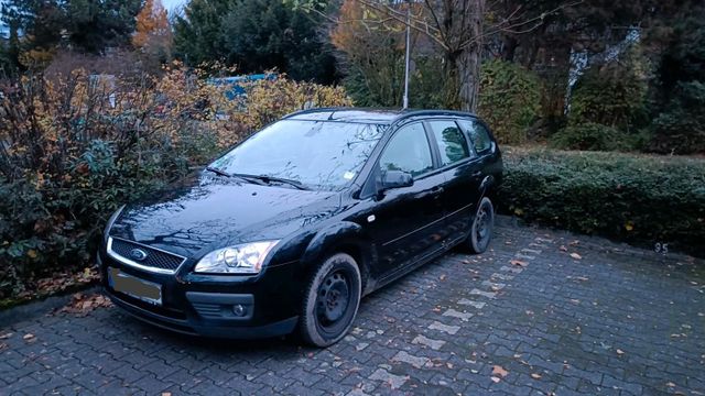 Ford Focus Kombi 2006 schwarz