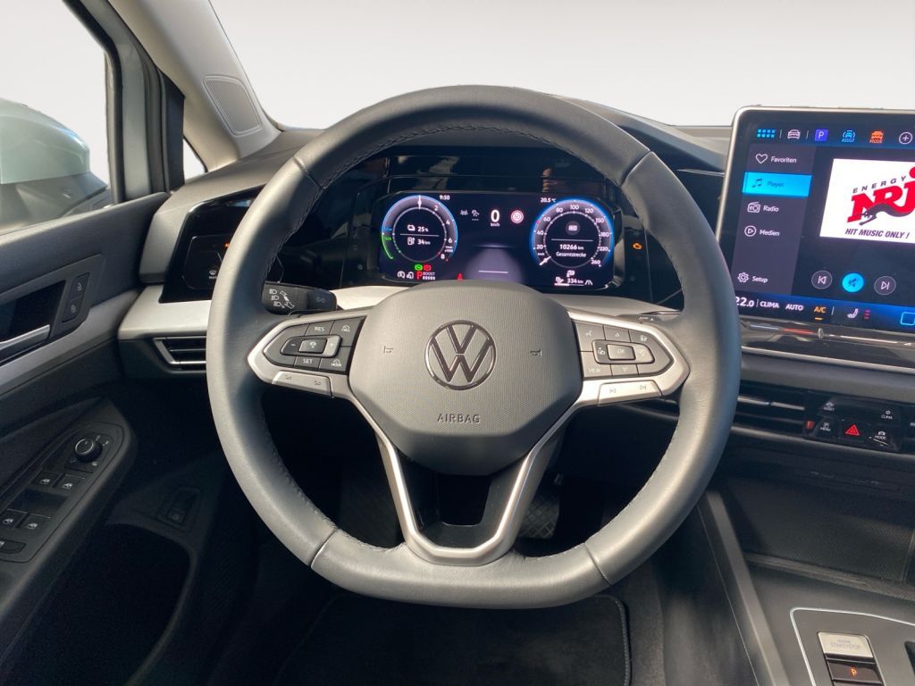 Fahrzeugabbildung Volkswagen Golf 1.5 eHybrid DSG Life Area View 3 Jahre Ansc
