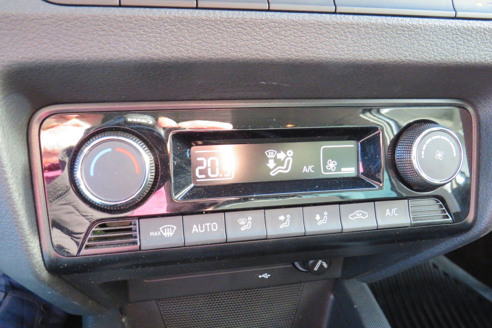 Fahrzeugabbildung SKODA Fabia Combi Ambition GRA SITZH. APP-CONNECT 1.HD