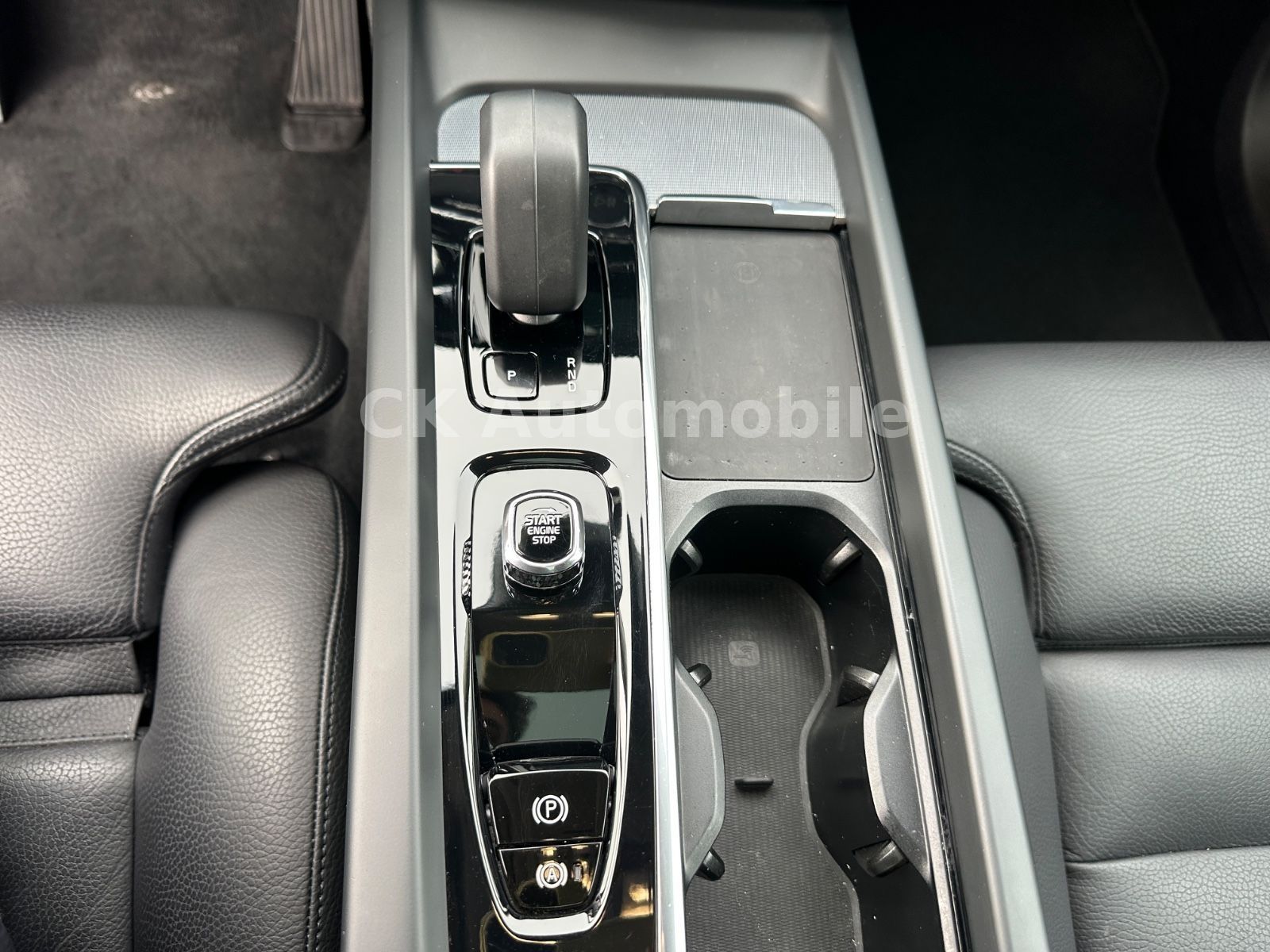 Fahrzeugabbildung Volvo XC60 B4 Plus Bright AWD/Navi/Leder/Pano/LED/Kam.