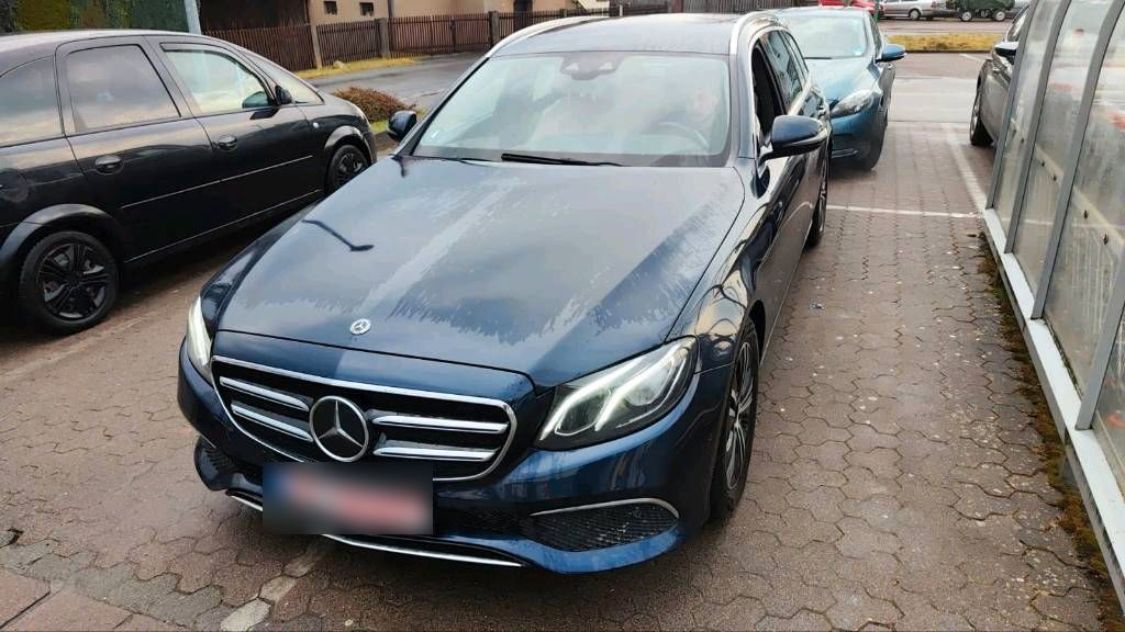 Image of Mercedes-Benz E 300