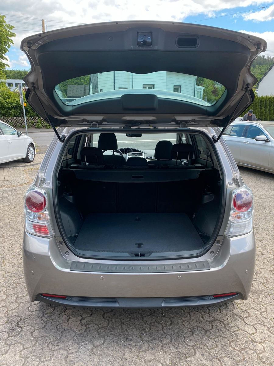 Fahrzeugabbildung Toyota Verso Comfort