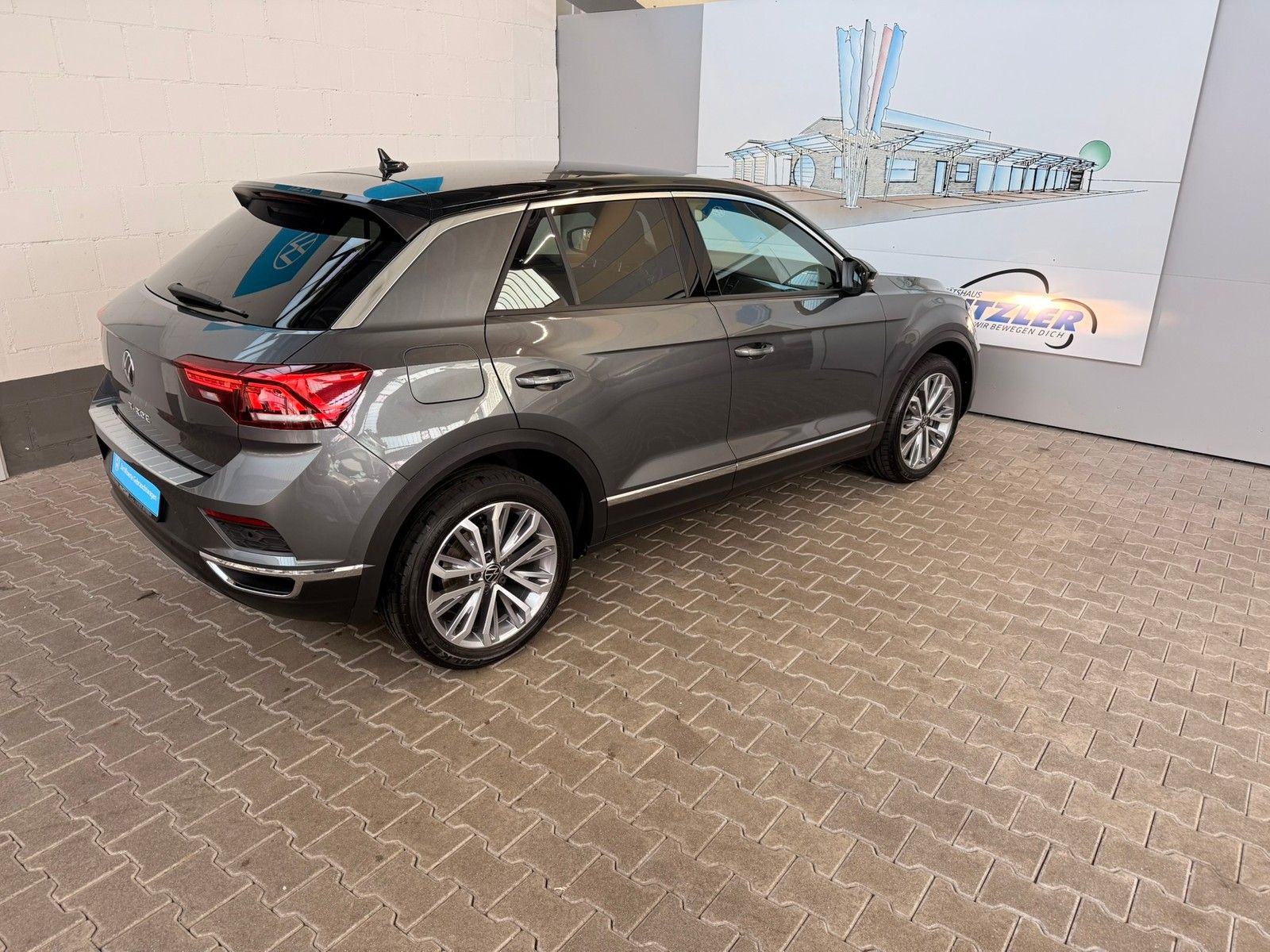 Fahrzeugabbildung Volkswagen T-Roc 1.5 TSI Sport DSG +AHK+Navi+ACC+Light-Ass.