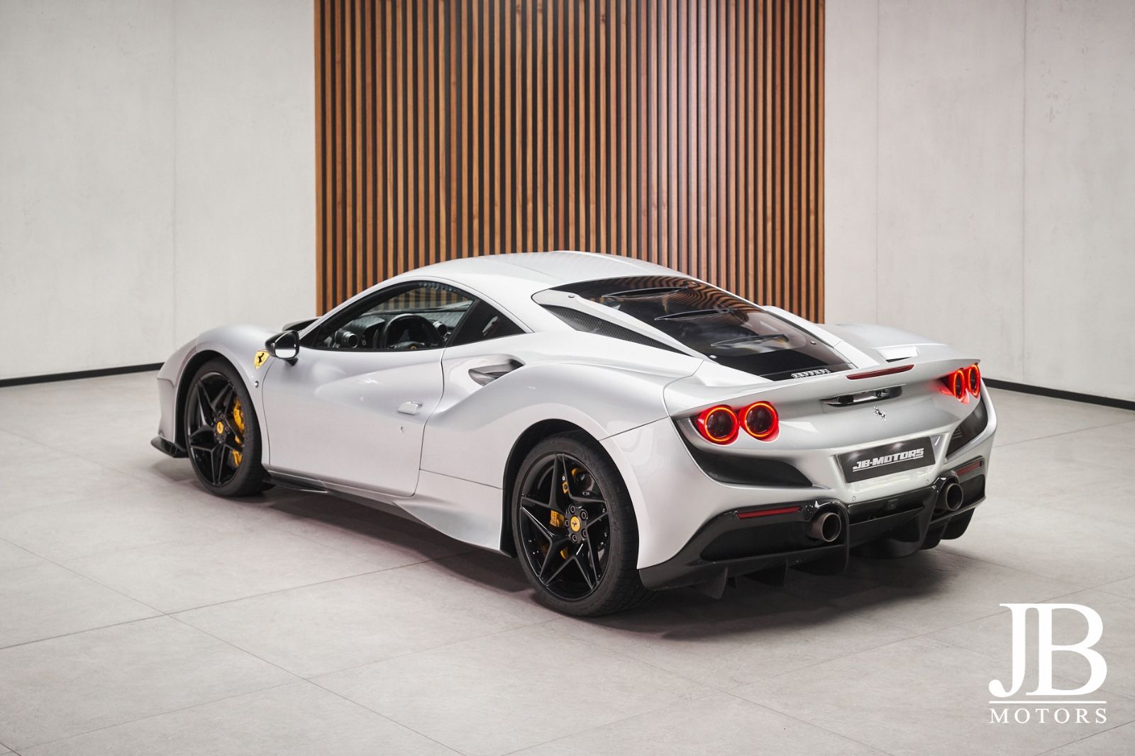 Fahrzeugabbildung Ferrari F8 Tributo Carbon Lift Racing Seat CarPlay