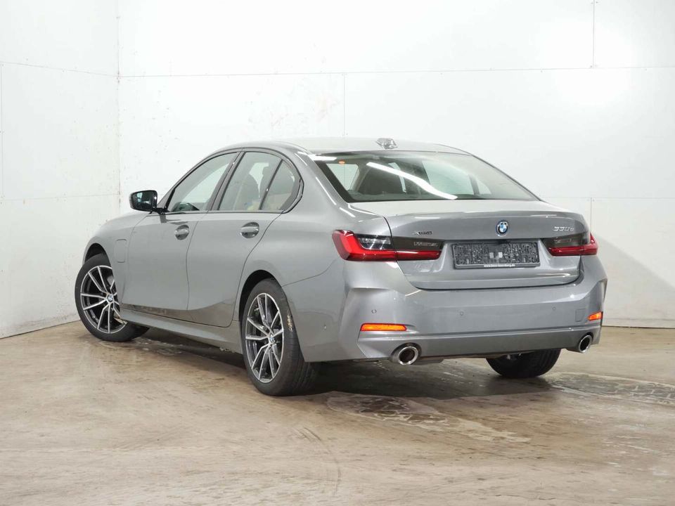 BMW 330 - Bild 3