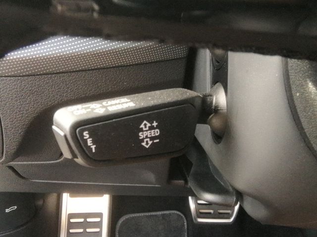 Q2 35 TFSI edition one, Navi, Optik Schwarz, Sou