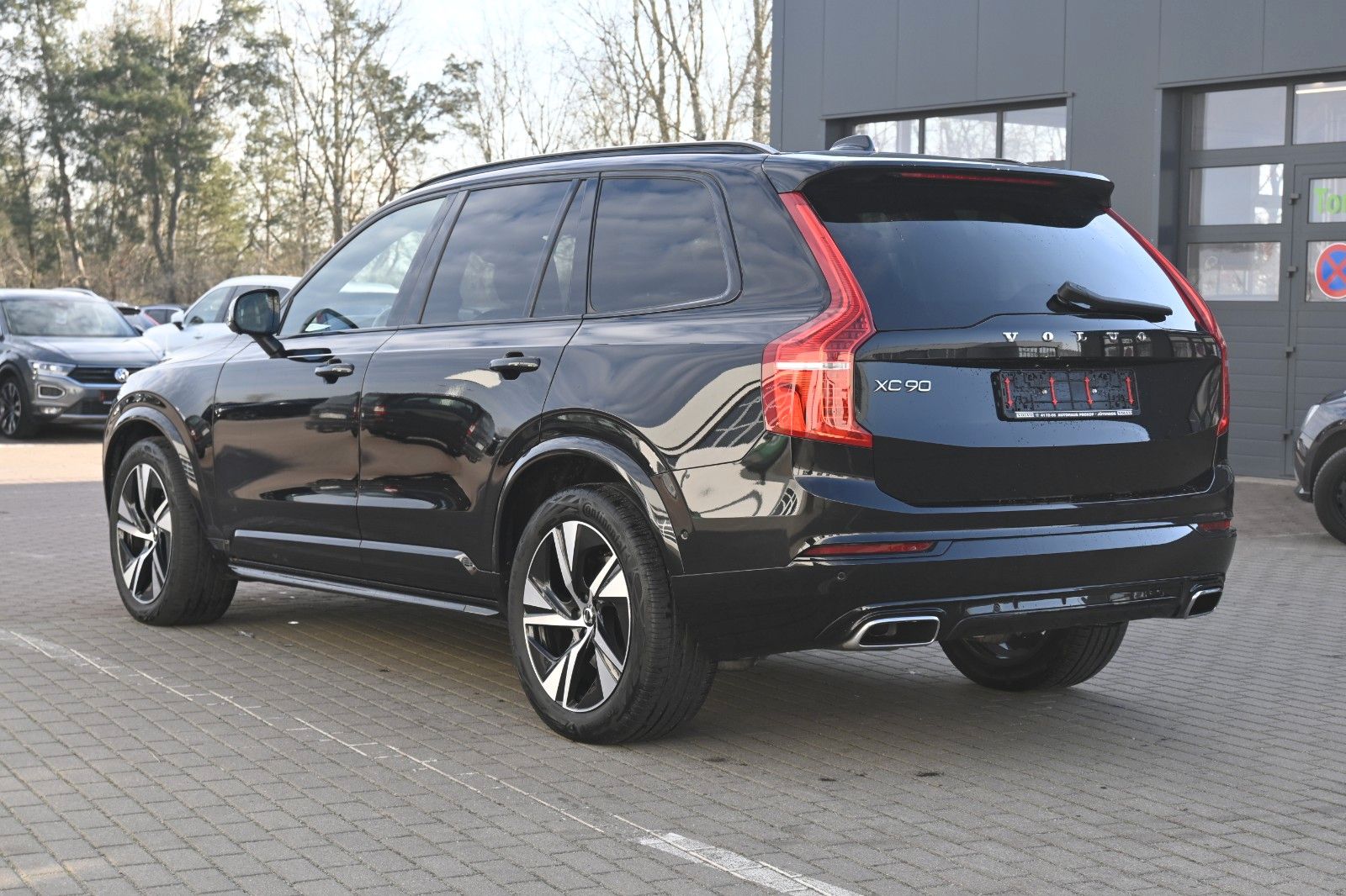 Fahrzeugabbildung Volvo XC90 R Design AWD*B&W*PANO*LUFT*AHK*360*VOLL