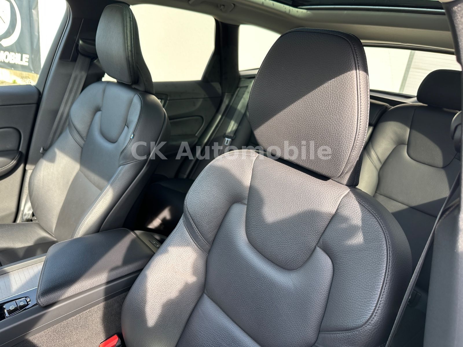 Fahrzeugabbildung Volvo XC60 B4 Inscription 2WD/Leder/Pano/LED/BLIS/360°