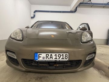 Porsche Panamera - 4
