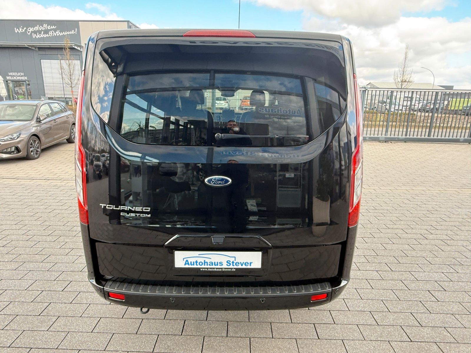 Fahrzeugabbildung Ford Transit/Tourneo Custom Kombi 320 L2 Tourneo Tita