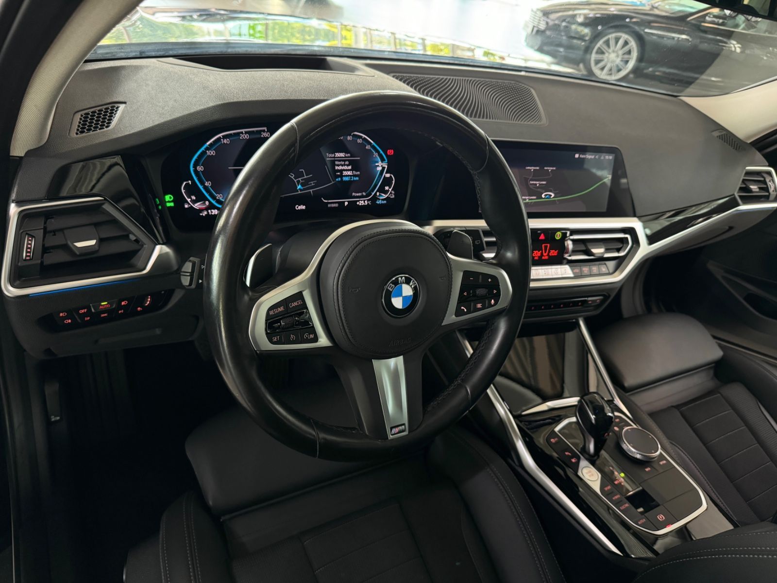 Fahrzeugabbildung BMW 320e Sport Line Laser AHK HUD DAB Komfort Panora