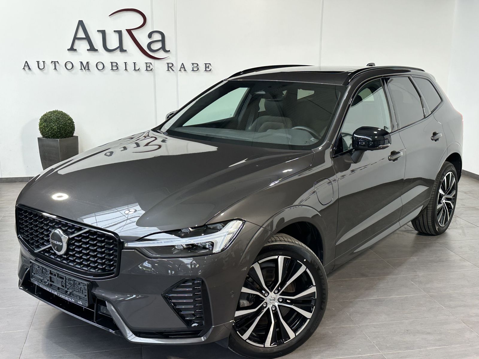 Fahrzeugabbildung Volvo XC60 T6 Plus Dark AT AWD NAV+LED+ACC+360°+PANO