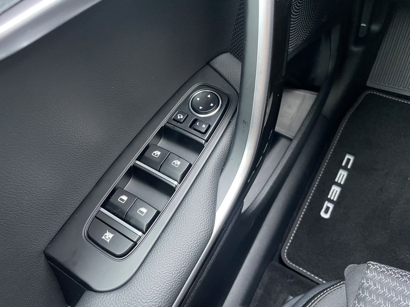 Fahrzeugabbildung Kia Ceed Spirit LED Kamera totWinkAss Spurhalteass