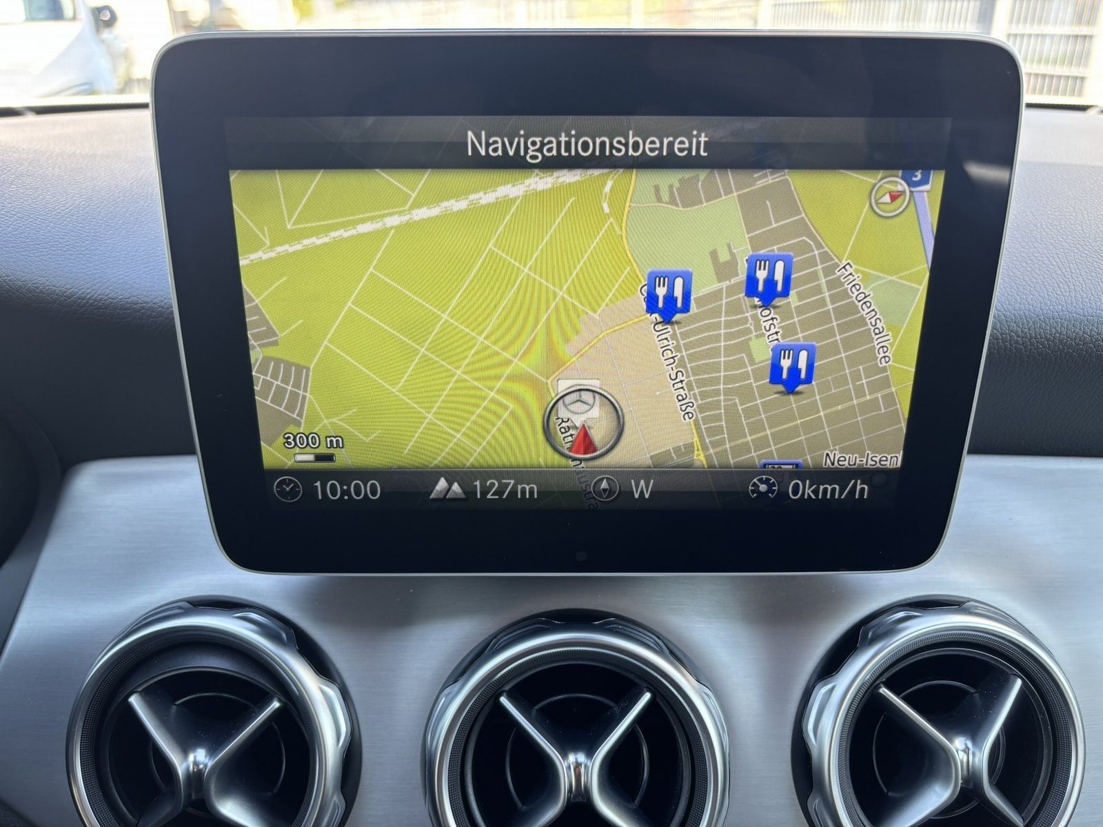 Fahrzeugabbildung Mercedes-Benz GLA 200 AMG*LED*DIGITALES-RADIO*NAVI*CD-PLAYER*