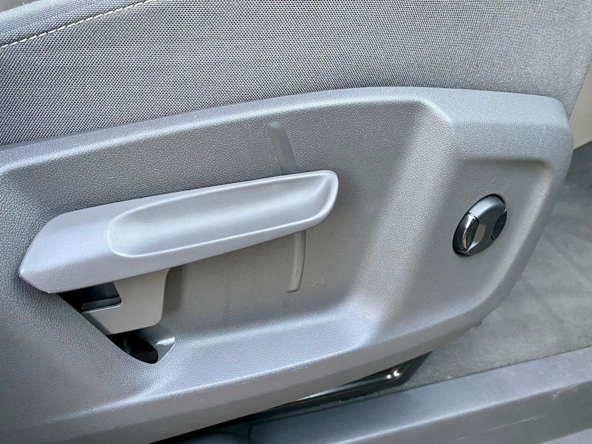 Fahrzeugabbildung Volkswagen T7 Multivan 2.0 TDI LANG LIFE AAC NAVI 7-SITZER