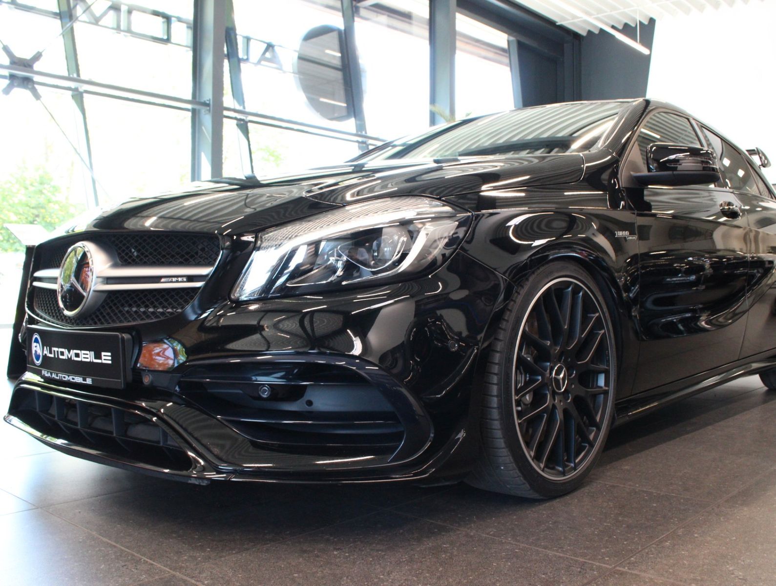 Fahrzeugabbildung Mercedes-Benz A 45 AMG 4MATIC *AMG Racing Kit*1.Hand