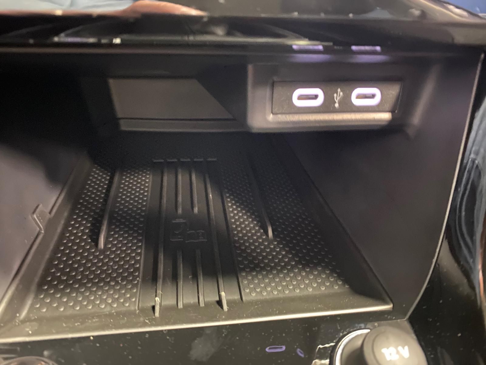 Fahrzeugabbildung Volkswagen T-Cross 1.0 TSI Life+APP+ACC+TOTWINKEL+KAMERA+++