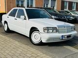 Mercedes-Benz 190 - Mercedes-Benz 190 mit Benzin-Antrieb: Schiebedach, mit Klimaanlage