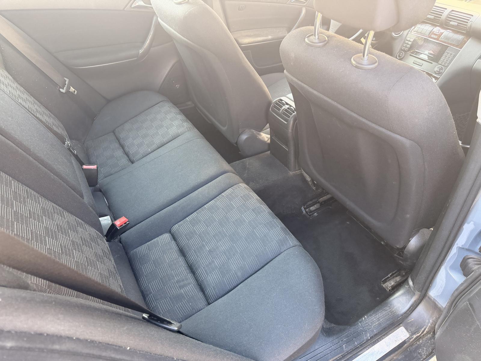 Mercedes-Benz C200 2005 — photo 11