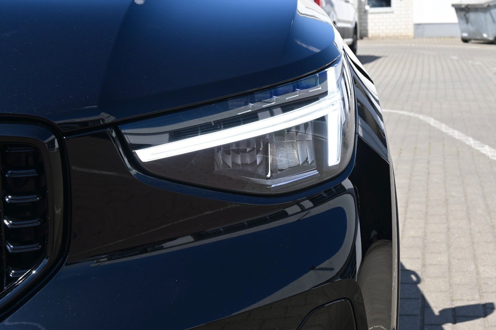 Fahrzeugabbildung Volvo XC40 B3 DKG Plus Black Edition*PANO*360°*ACC*AHK