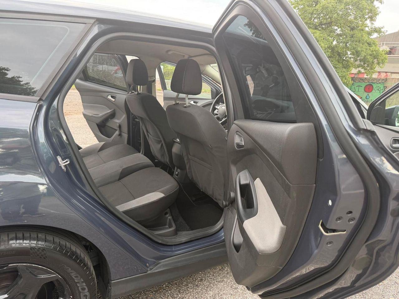 Ford Focus 2014 — photo 12