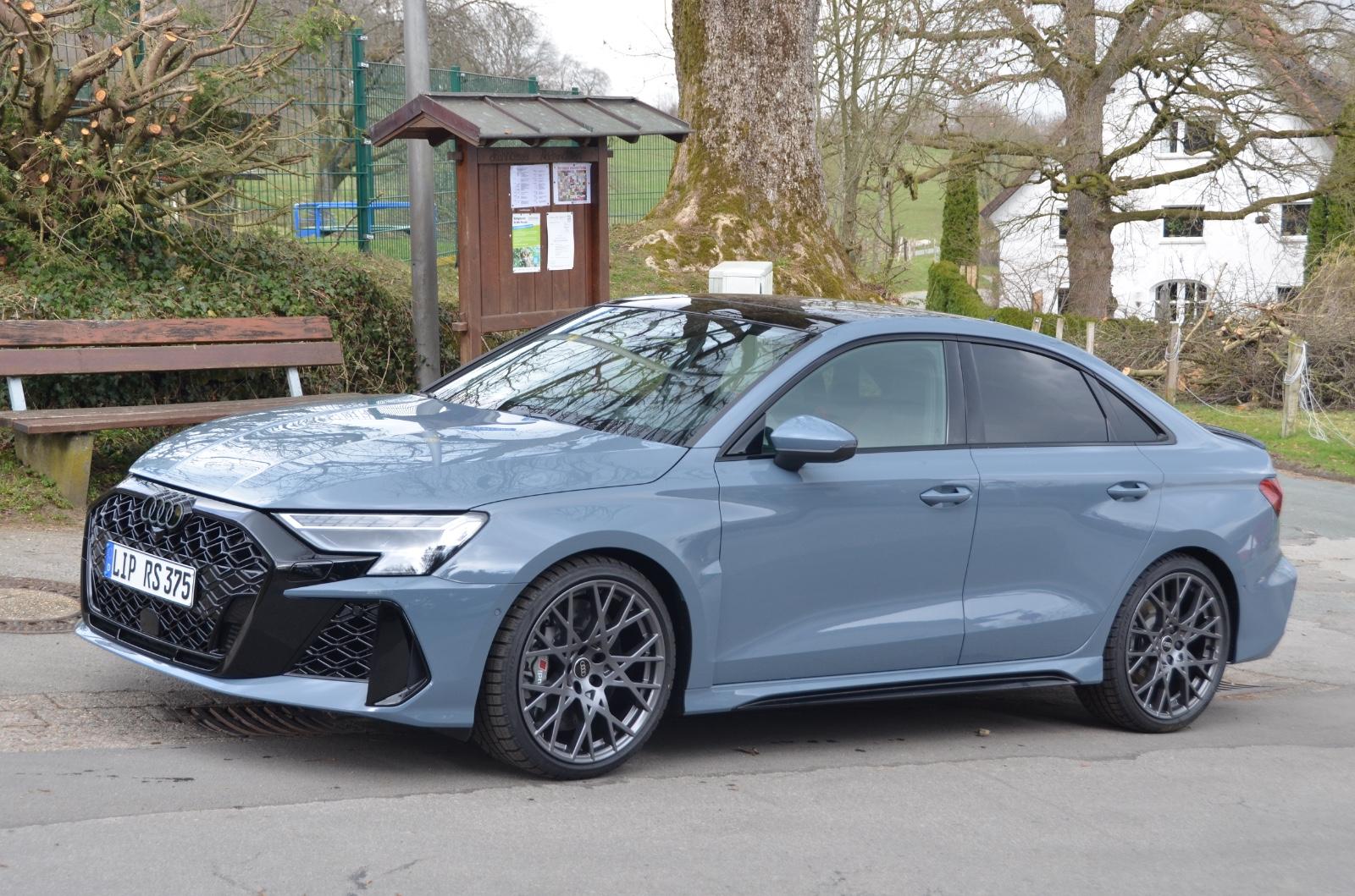 Audi RS3 ACC KERAMIK MATRIX NAVI PANO 290 km/h SOFORT