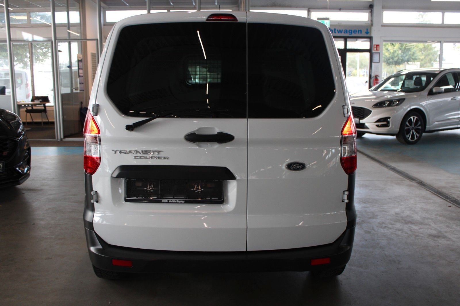 Fahrzeugabbildung Ford Transit Courier 1,5 TDCi Kasten Allwetter 1.Hand