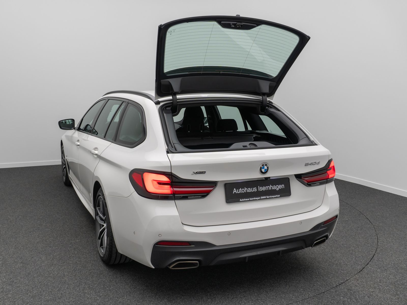 Fahrzeugabbildung BMW 540d xD M Sport Alarm AHK Kamera DAB Parkassist