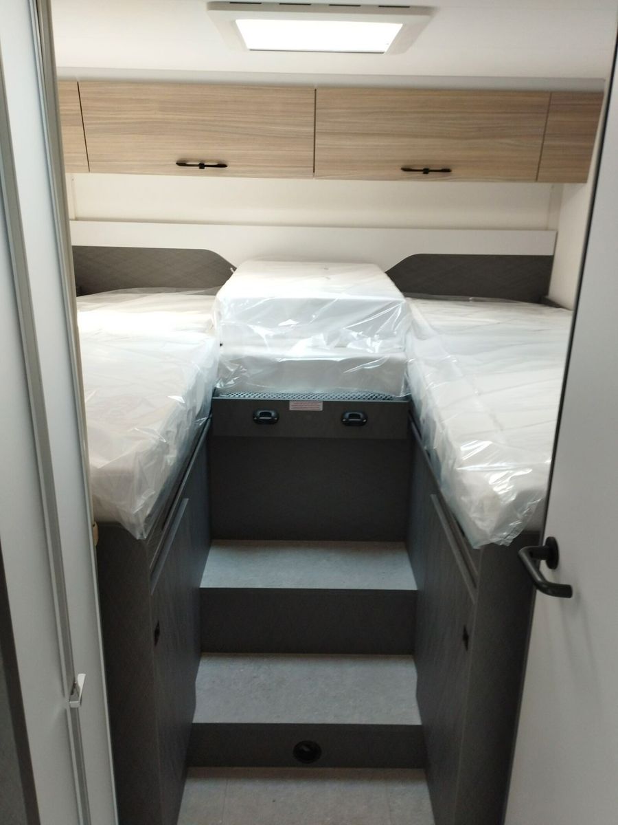 Fahrzeugabbildung Etrusco T-Modell Base 7.4 SBC Solar, Hubbett