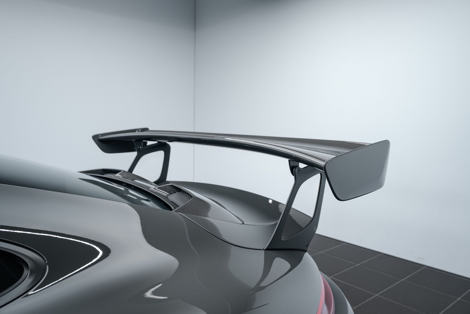 Fahrzeugabbildung Porsche 911 GT2 RS WEISSACH/PTS/LIFT/KAMERA/1.HAND/BOSE