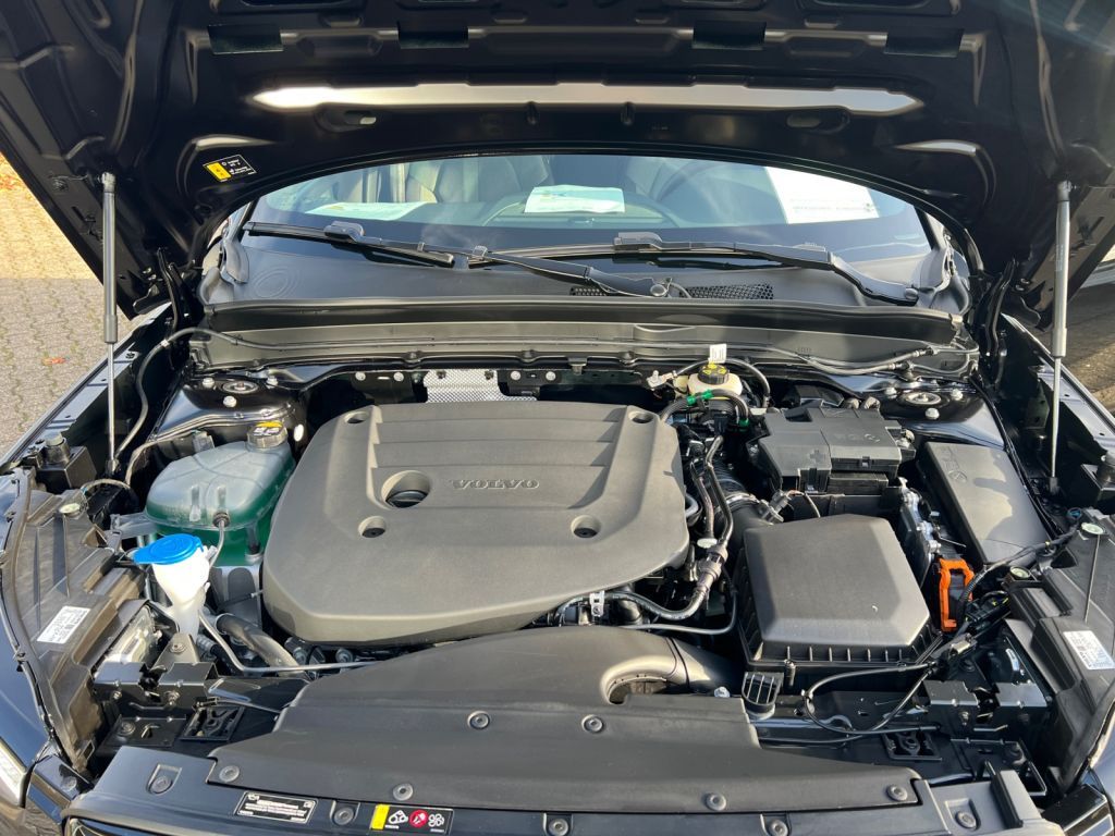 VOLVO XC40 B3 B DKG Plus Black Edition, FHZ VOLVO XC40 B3 B DKG Plus Black Edition, FHZ