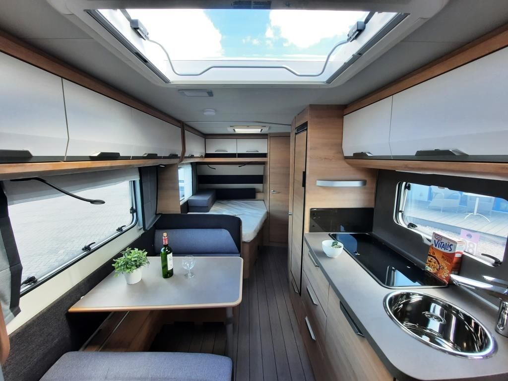 Fahrzeug Übersicht 5 Fahrzeugabbildung Knaus Südwind 540 FDK Black Selection Verfüg./Sparen S