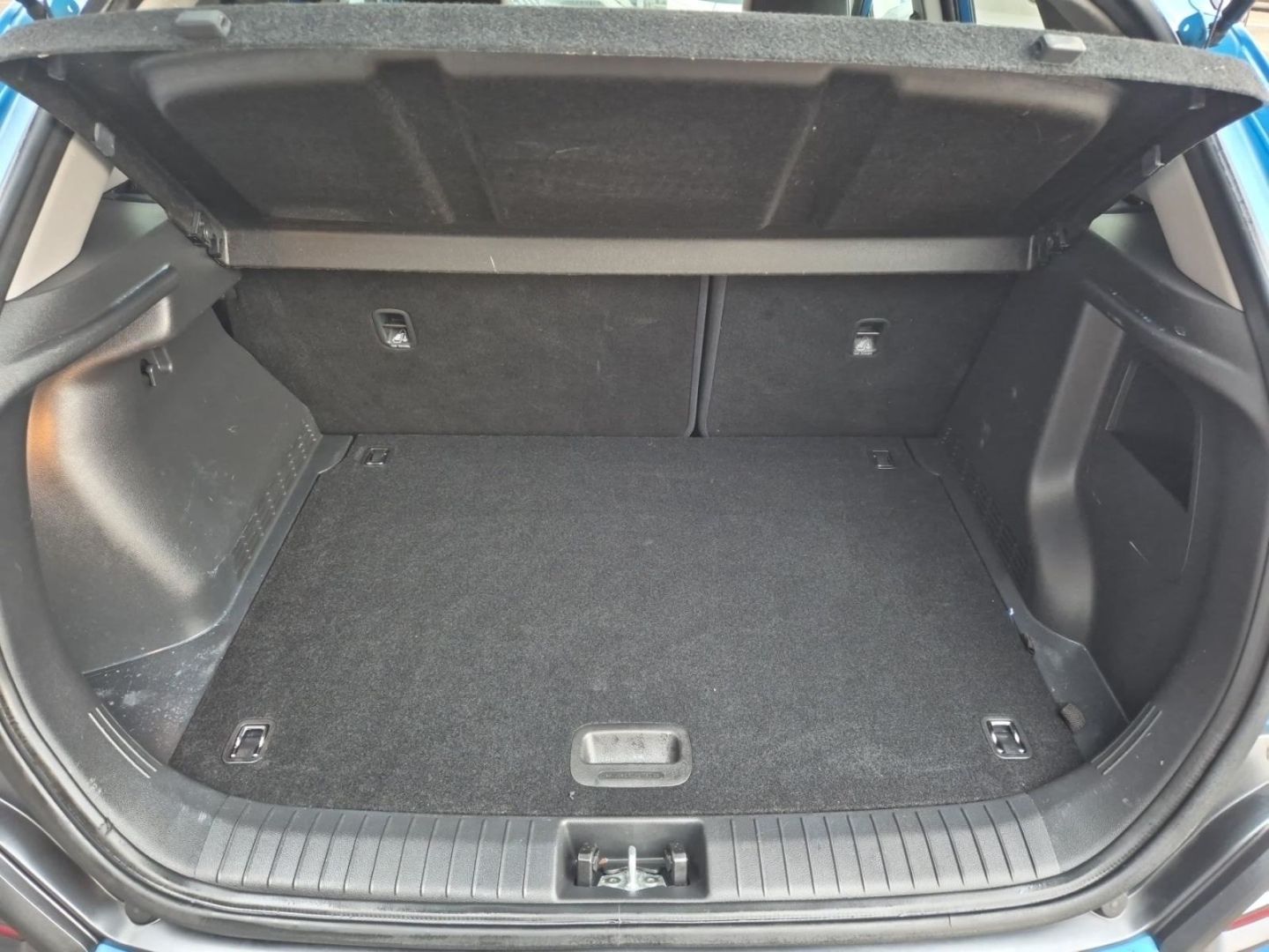 Fahrzeugabbildung Hyundai KONA Premium 2WD HUD LED Klimaautom DAB SHZ Lenk