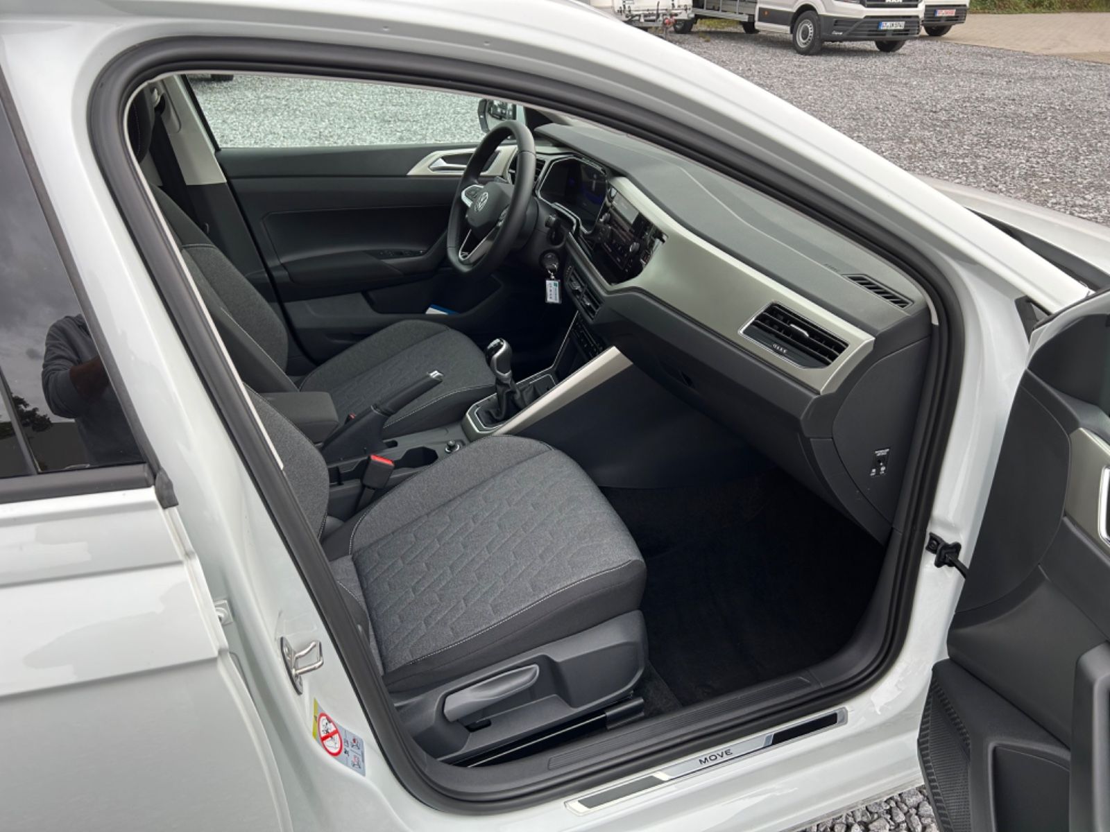 Fahrzeugabbildung Volkswagen Polo VI Move SHZ RFK Garantie
