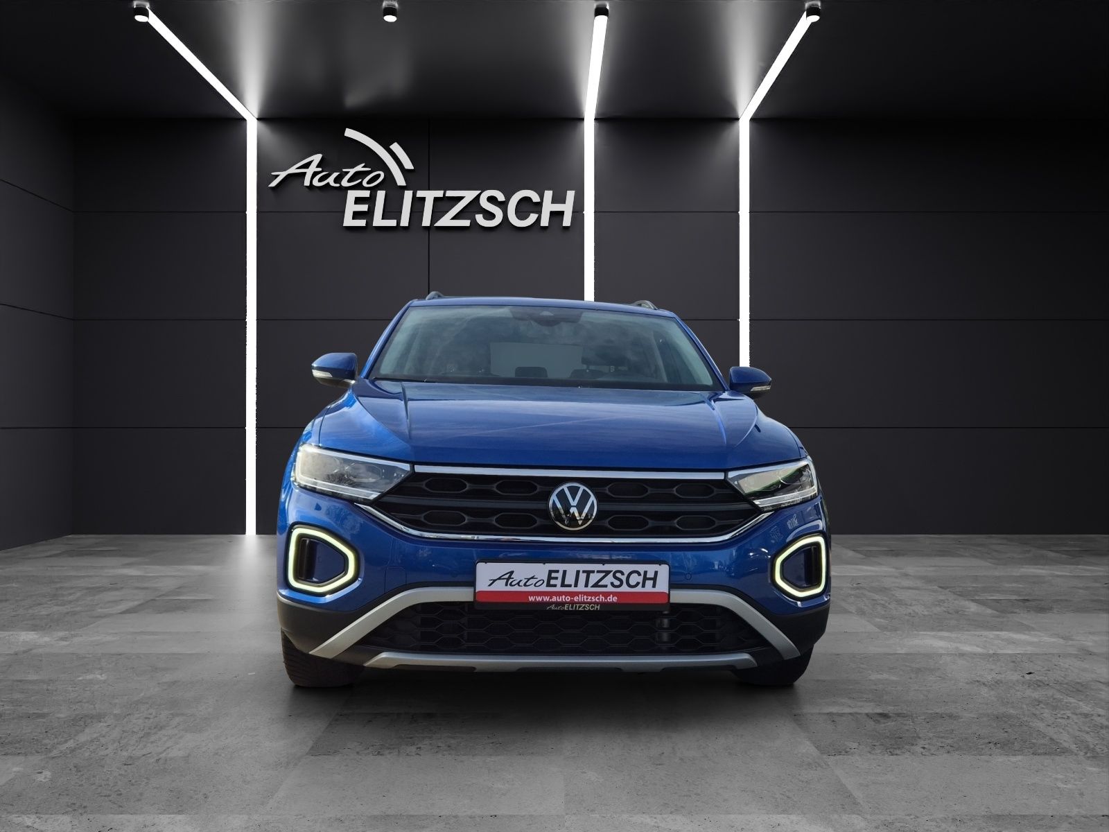 Fahrzeugabbildung Volkswagen T-Roc TSI Move AHK Navi LED AID ACC Park-Assist